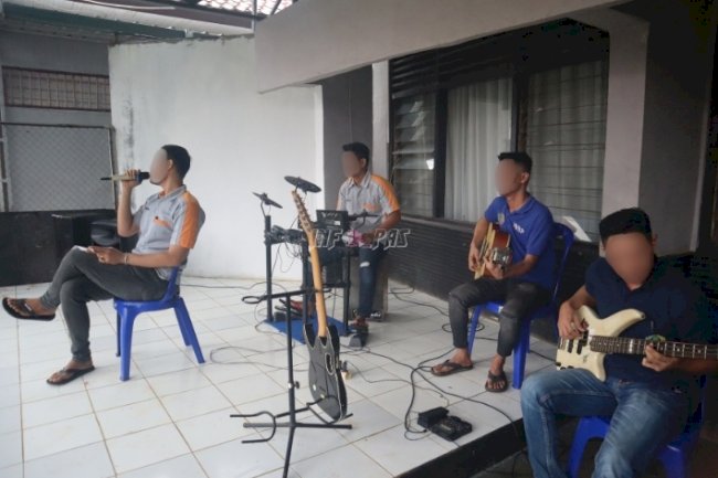 Alunan Musik Rawana Band Warnai Suasana Kunjungan di Rutan Pelaihari