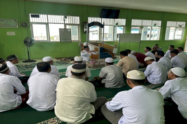 Tausiah di Masjid Lapas Kotabaru, Perkuat Keimanan Warga Binaan Bersama Kemenag Kab. Kotabaru