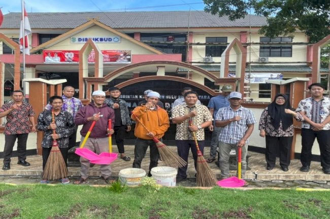 Bapas Amuntai dan Klien Beraksi, Gotong Royong Bersihkan Area Dinas Pendidikan dan Kebudayaan Kab. HSU