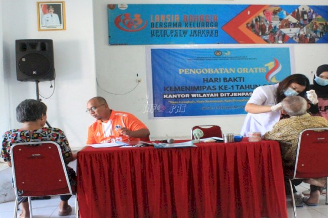 Kanwil Ditjenpas Maluku Gelar Pemeriksaan dan Pengobatan Gratis di Panti Sosial Tresna Werdha Ina Kaka 