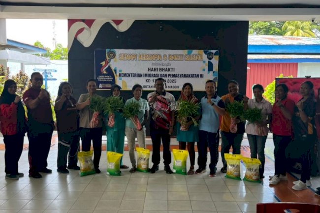 Semarak Hari Bakti Kemenimipas, Rutan Masohi Gelar Aksi Sosial dan Bagikan Bansos