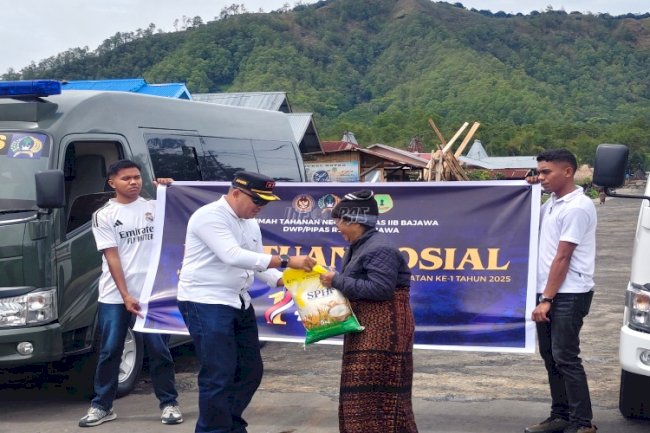 Sambut Hari Bakti Kemenimipas, Rutan Bajawa Salurkan Bansos di Kampung Beiposo