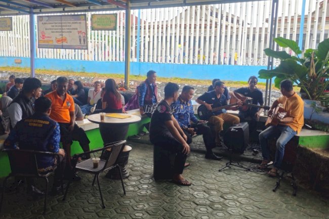  Alunan Akustik Ciptakan Nuansa Humanis Saat Kunjungan di Lapas Pangkalpinang