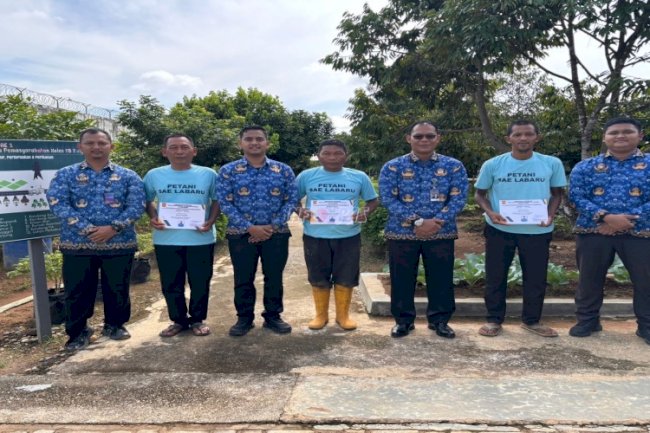 Terima Sertifikat Pembinaan, Tiga Warga Binaan Lapas Banjarbaru Siap Mandiri dan Produktif