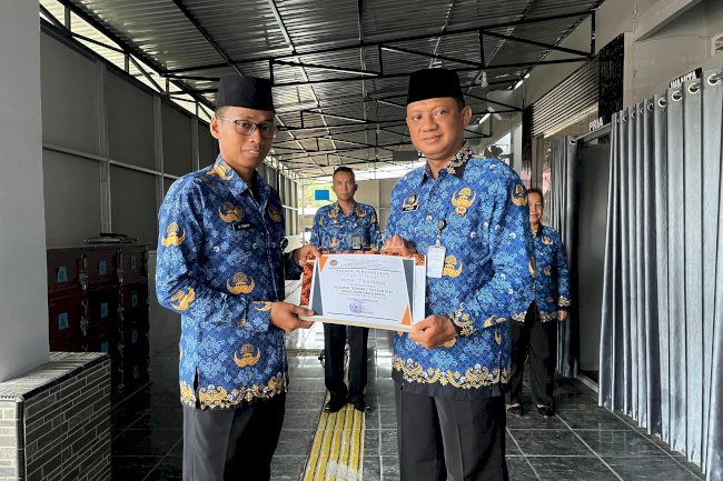 Pegawai Teladan Lapas Tolitoli Terima Penghargaan atas Dedikasi dan Disiplin Kinerja