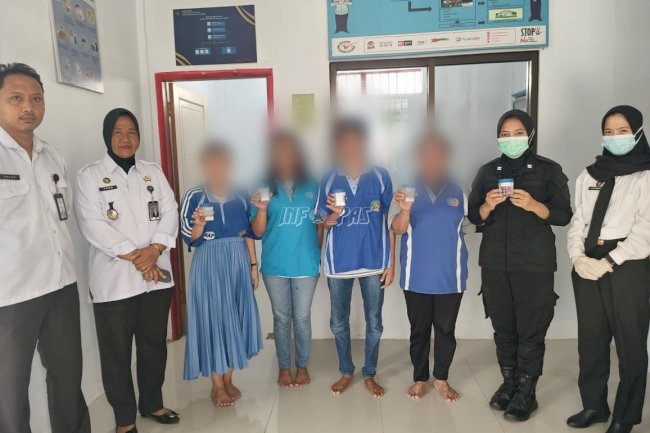 Pastikan Lingkungan Bebas Narkoba, Lapas Perempuan Ambon Tes Urine Petugas dan Warga Binaan