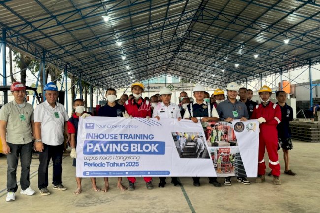 Lapas Kelas I Tangerang Latih Warga Binaan Produksi Paving Block Standar Industri