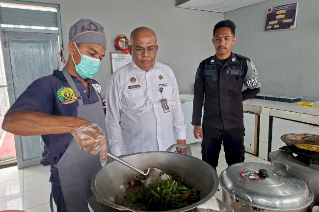 Kalapas Saparua Pantau Dapur, Pastikan Layanan Makan Sesuai Standar