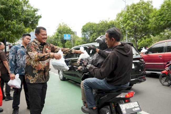 Ditjenpas Bagikan 1.000 Paket Makanan Gratis di Jumat Berkah