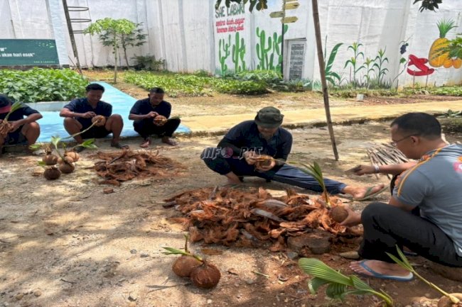 Kalapas Banjarbaru Berikan Pelatihan Pembuatan Bonsai kepada Warga Binaan