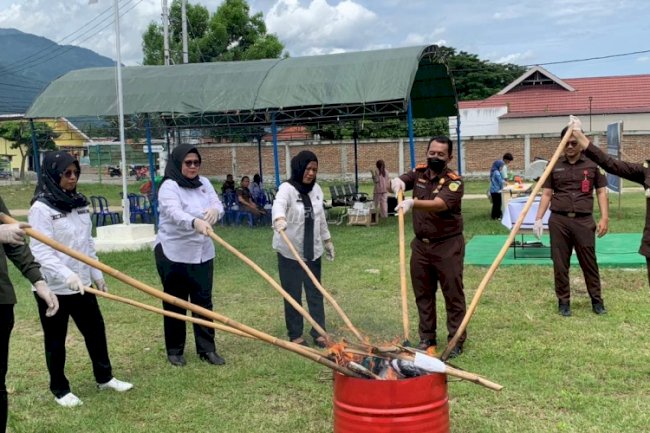 Lapas Perempuan Palu Wujudkan Sinergi APH lewat Pemusnahan Barang Bukti di Kejari Sigi