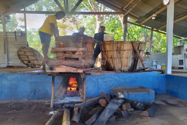 Terus Konsisten, Lapas Namlea Masifkan Produksi Minyak Kayu Putih 86