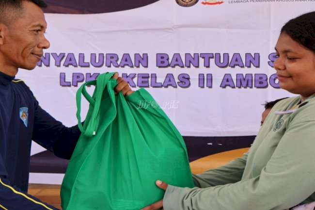 Pemasyarakatan Hadir dan Peduli, LPKA Ambon Salurkan Bantuan untuk Warga Sekitar