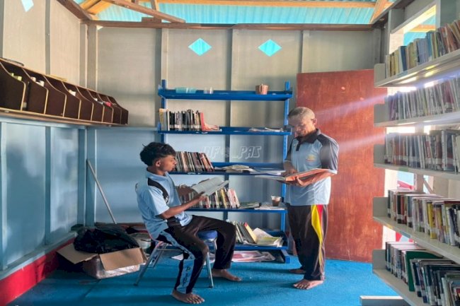 Warga Binaan Lapas Piru Perluas Wawasan lewat Aktivitas Literasi di Perpustakaan