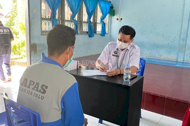 Deteksi Dini Kesehatan, Lapas Palu Laksanakan Pemeriksaan VCT Mobile Warga Binaan