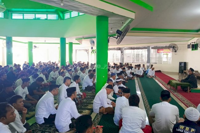 Jumat Ibadah, Lapas Takalar Rutin Gelar Zikir dan Tausyiah bagi Warga Binaan