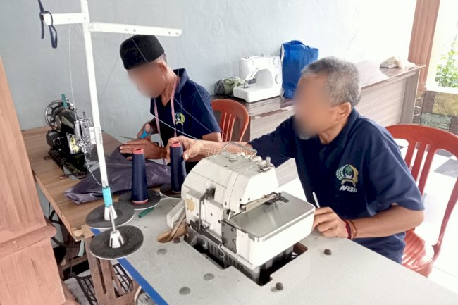 Lapas Narkotika Karang Intan Bekali Warga Binaan Keahlian Menjahit dan Obras