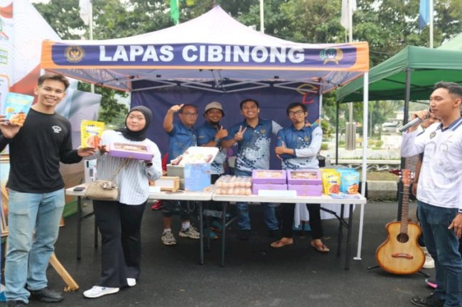 Dukung Kreativitas Warga Binaan, Produk-Produk Lapas Cibinong Diserbu Pengunjung CFD Cibinong