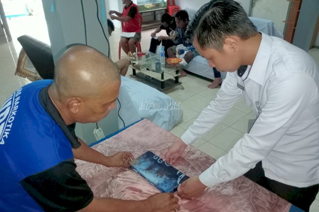 Warga Binaan Lapas Narkotika Karang Intan Belajar Buat Sasirangan Motif Khas Kalimantan