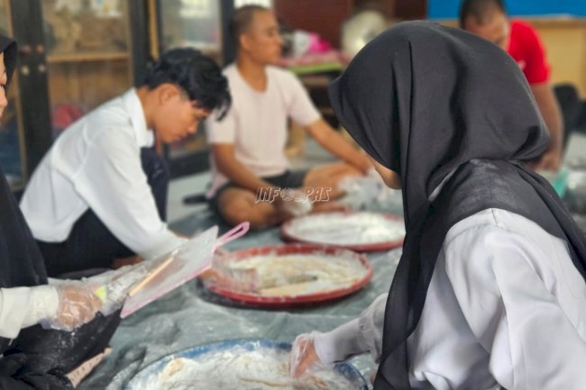 Kletek Udang, Produk Unggulan Warga Binaan Lapas Kuala Tungkal yang Jadi Ikon Kuliner