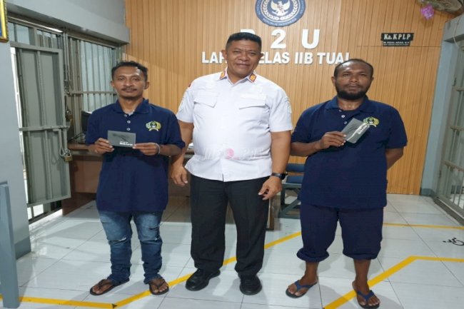 Lapas Tual Bagikan Premi Warga Binaan