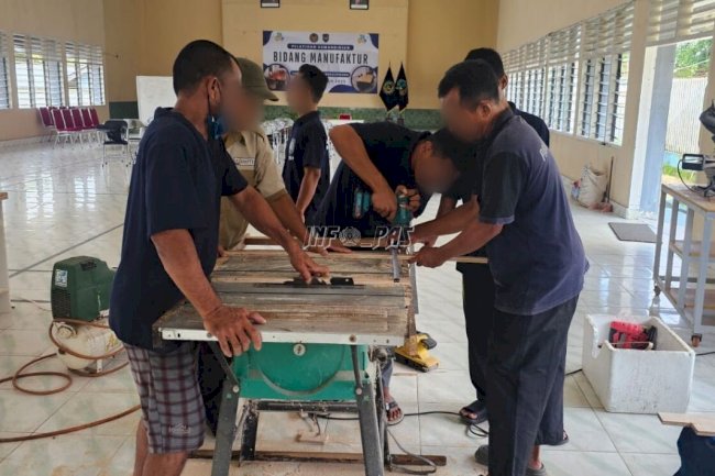 Ikuti Pelatihan Manufaktur Modern, Warga Binaan Lapas Pangkalpinang Produksi Meja Kantor