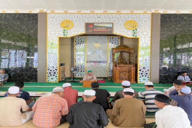 Warga Binaan Lapas Narkotika Karang Intan Ikuti Pembacaan Salawat dan Pengajian Ilmu Fiqih