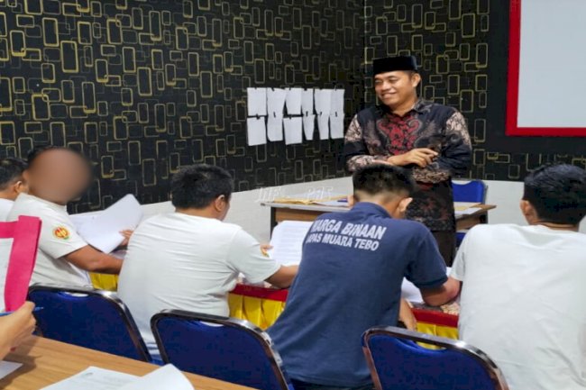 Komitmen Pembinaan Berkelanjutan, Warga Binaan Lapas Muara Tebo Jalani Ujian Paket B dan C