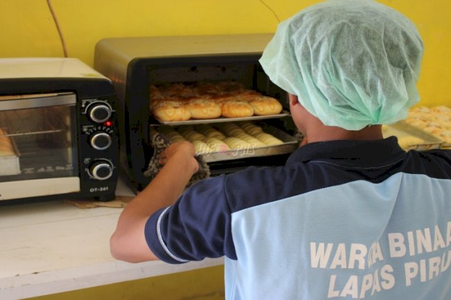 Roti Hasil Kemandirian Warga Binaan Jadi Produk Unggulan Lapas Piru