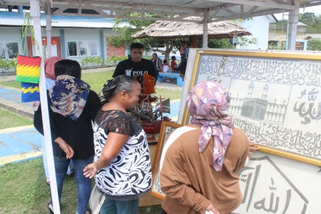 Stan Produk Kemandirian Warga Binaan Jadi Daya Tarik Pengunjung di Lapas Piru
