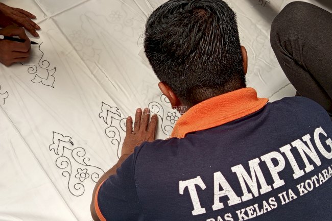 Dari Lapas untuk UMKM, Warga Binaan Kotabaru Kembangkan Desain Sasirangan