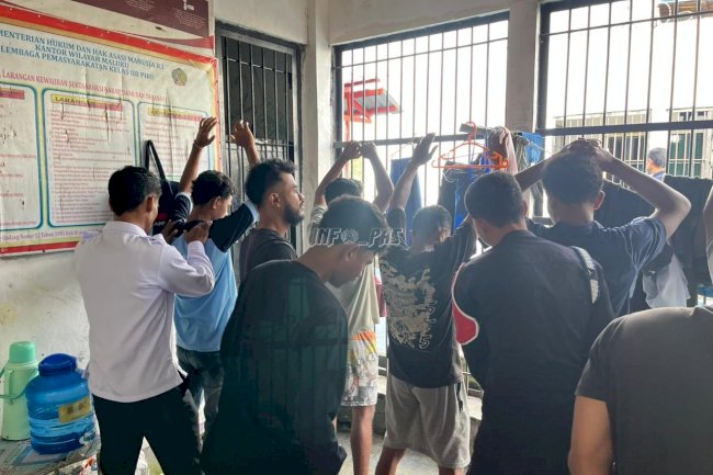 Pastikan Kamtib Tetap Terjaga, Lapas Piru Geledah Kamar Hunian di Akhir Tahun