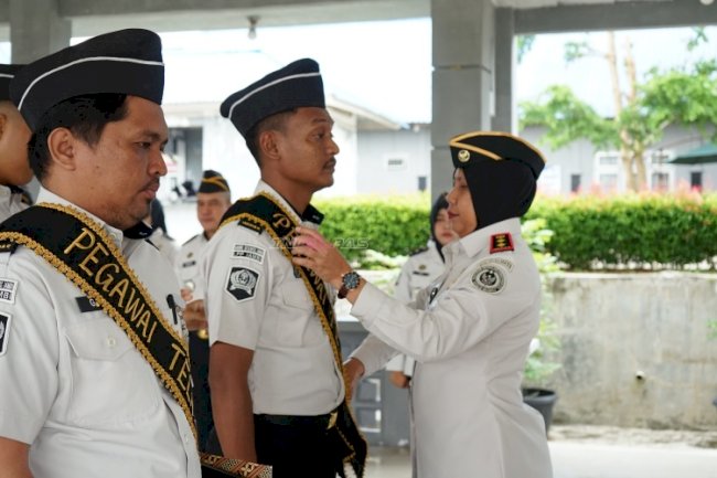 Lapas Perempuan Jambi Berikan Penghargaan bagi Dua Petugas Teladan