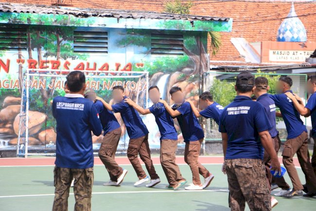 Game Kekompakan Warnai Kegiatan Pramuka Warga Binaan Lapas I Madiun