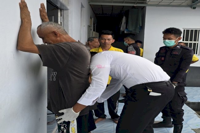 Tertibkan Barang Terlarang, Lapas Namlea Konsisten Gelar Razia 