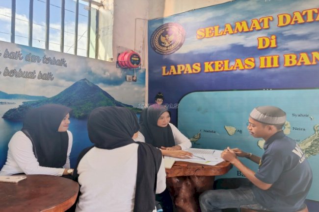 Atasi Buta Aksara, Lapas Bandanaira Ajarkan Warga Binaan Baca Tulis 