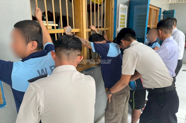 Perkuat Pengawasan Internal, Lapas Tolitoli Laksanakan Razia Kamar Hunian