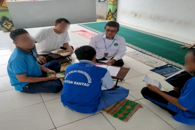 Warga Binaan Rutan Rantau Belajar Baca Al-Qur’an bersama Kemenag Kab. Tapin