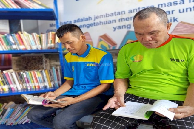 Budayakan Literasi, Warga Binaan Lapas Kotabaru Manfaatkan Perpustakaan
