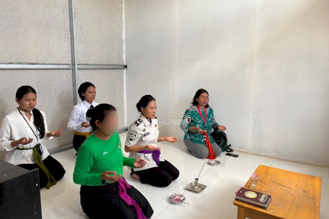 Tanamkan Nilai Tri Kaya Parisudha, Lapas Perempuan Palu Gelar Bimroh Hindu