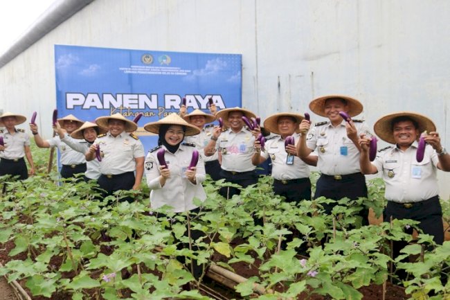 Panen Raya Penuh Kepedulian, Lapas Cibinong Donasikan Hasil Panen untuk Korban Bencana