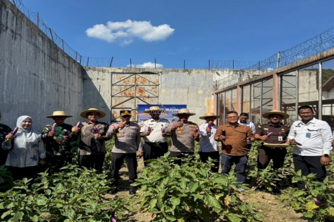 Lapas Lhoknga bersama Forkopimda Panen Langsung Hasil Program Ketahanan Pangan