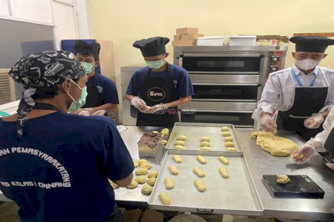 Lapas Cipinang Perkuat Pembinaan Kemandirian melalui Pelatihan Bakery dan 5PM Café Corner