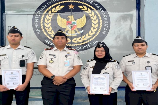 Gagalkan Penyelundupan Narkoba, Tiga Petugas Lapas Kotabaru Terima Penghargaan