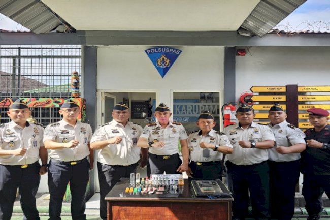 Kalapas Jember Pimpin Langsung Razia dan Tes Urine Warga Binaan