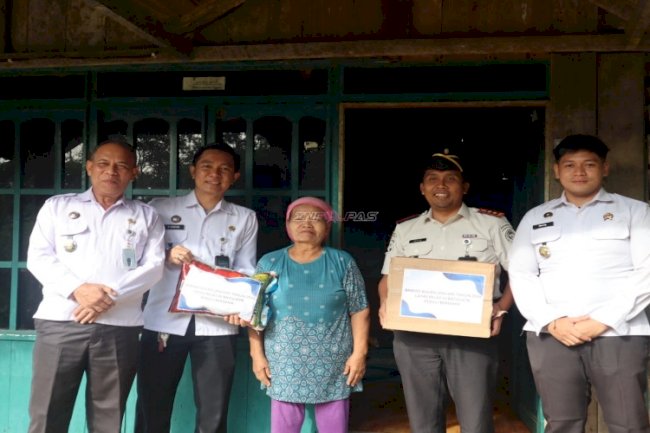 Peduli Kondisi Sosial, Lapas Batulicin Salurkan Bansos kepada Masyarakat