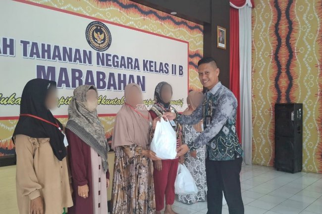 Dukung Program Aksi Kemenimipas, Rutan Marabahan Salurkan Baksos kepada Keluarga Warga Binaan