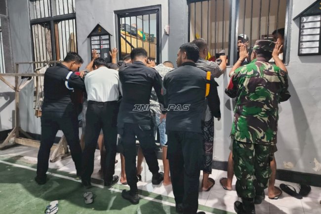 Antisipasi Gangguan Kamtib, Lapas Wahai Gandeng Babinsa Razia Kamar Hunian