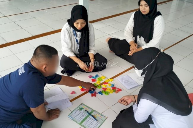 Belajar Membaca dengan Balok Huruf, Rutan Majene Hadirkan Kelas Aksara Kreatif