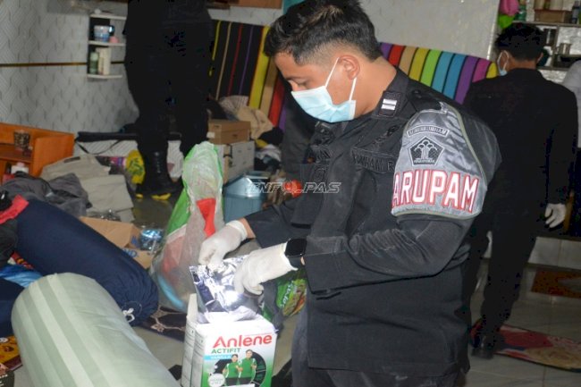 Lapas Narkotika Muara Sabak Razia Rutin Blok Hunian, Pastikan Lingkungan Aman dan Tertib
